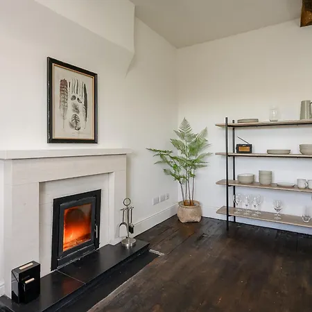 Historic Riverside House - Village, River Walks & Easy York Access Дом отдыха *