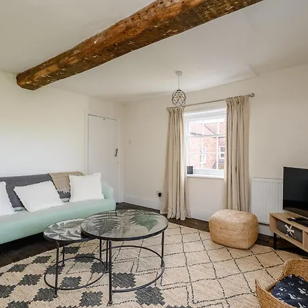 בית נופש Beautiful Historic House With Log Burner And Countryside Views Near York