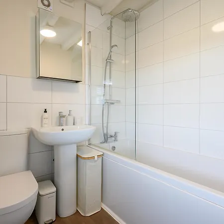 בית נופש Beautiful Historic House With Log Burner And Countryside Views Near York *