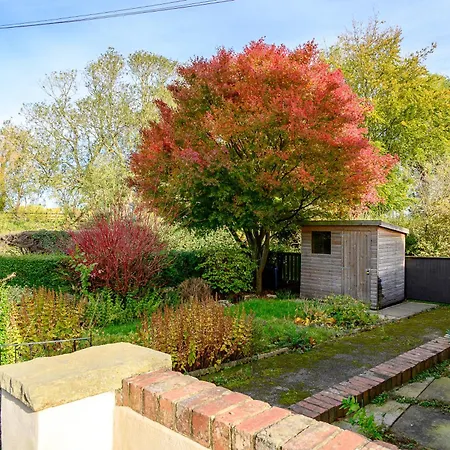 Historic Riverside House - Village, River Walks & Easy York Access Cawood