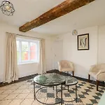 Historic Riverside House - Village Walks & Easy York Access * Cawood